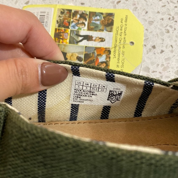 Toms - Picture 4 of 6